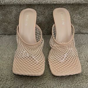 Mesh heels